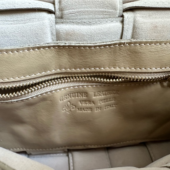 Woven Italian leather crossbody bag - Picture 2 of 4